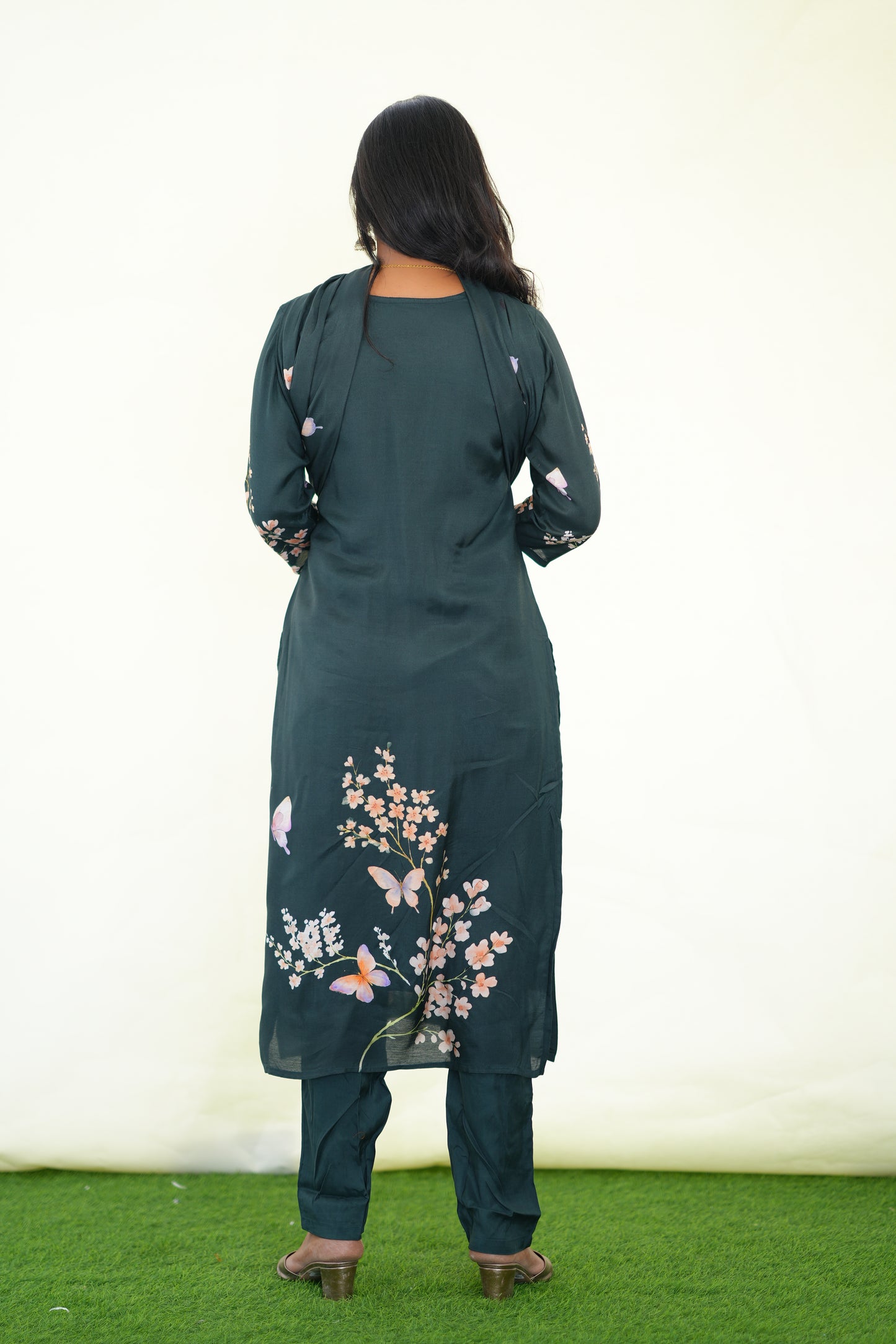 Green Color Muslin 3 Piece Set With Digital Print and Complete Lining