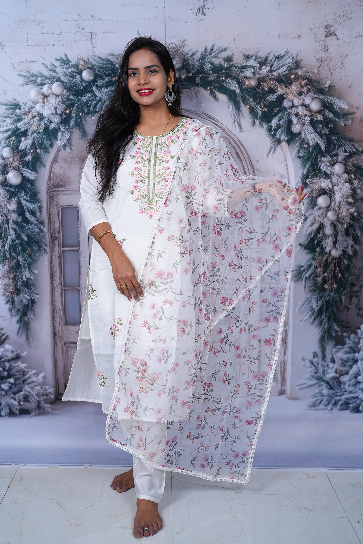 White Color Roman Silk Thread Work 3 Piece Set With Digital Print Organza Duppata