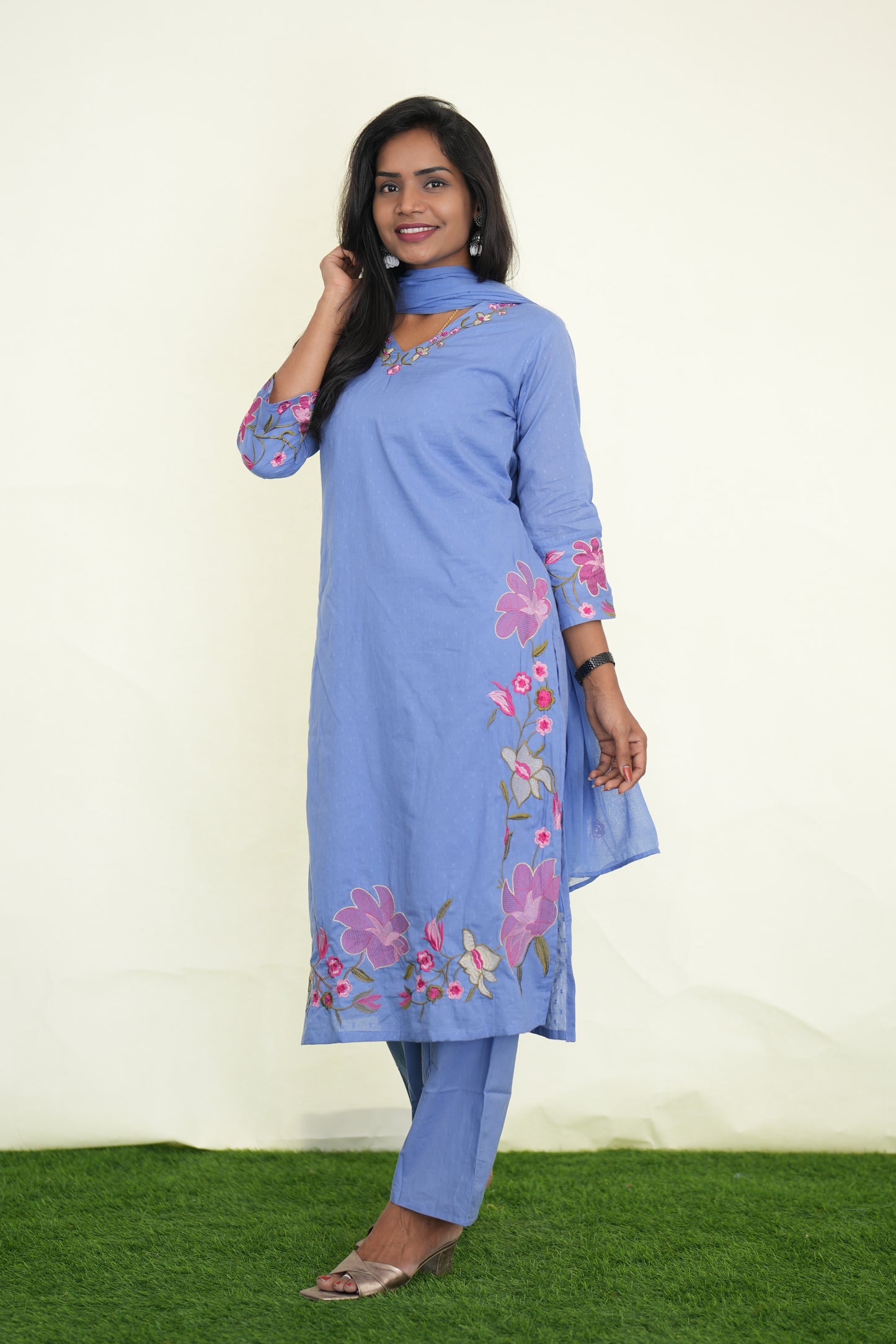 Lavender Mul Cotton 3 Piece Set With Shree ram Buta embroidery Work and Complete Lining