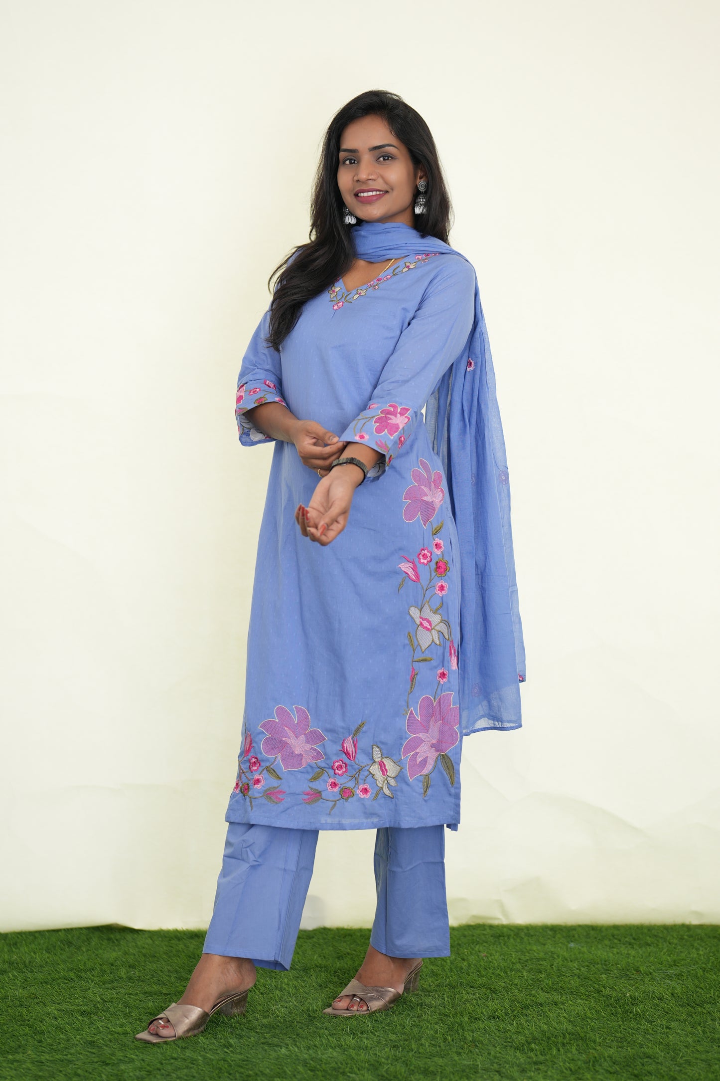 Lavender Mul Cotton 3 Piece Set With Shree ram Buta embroidery Work and Complete Lining