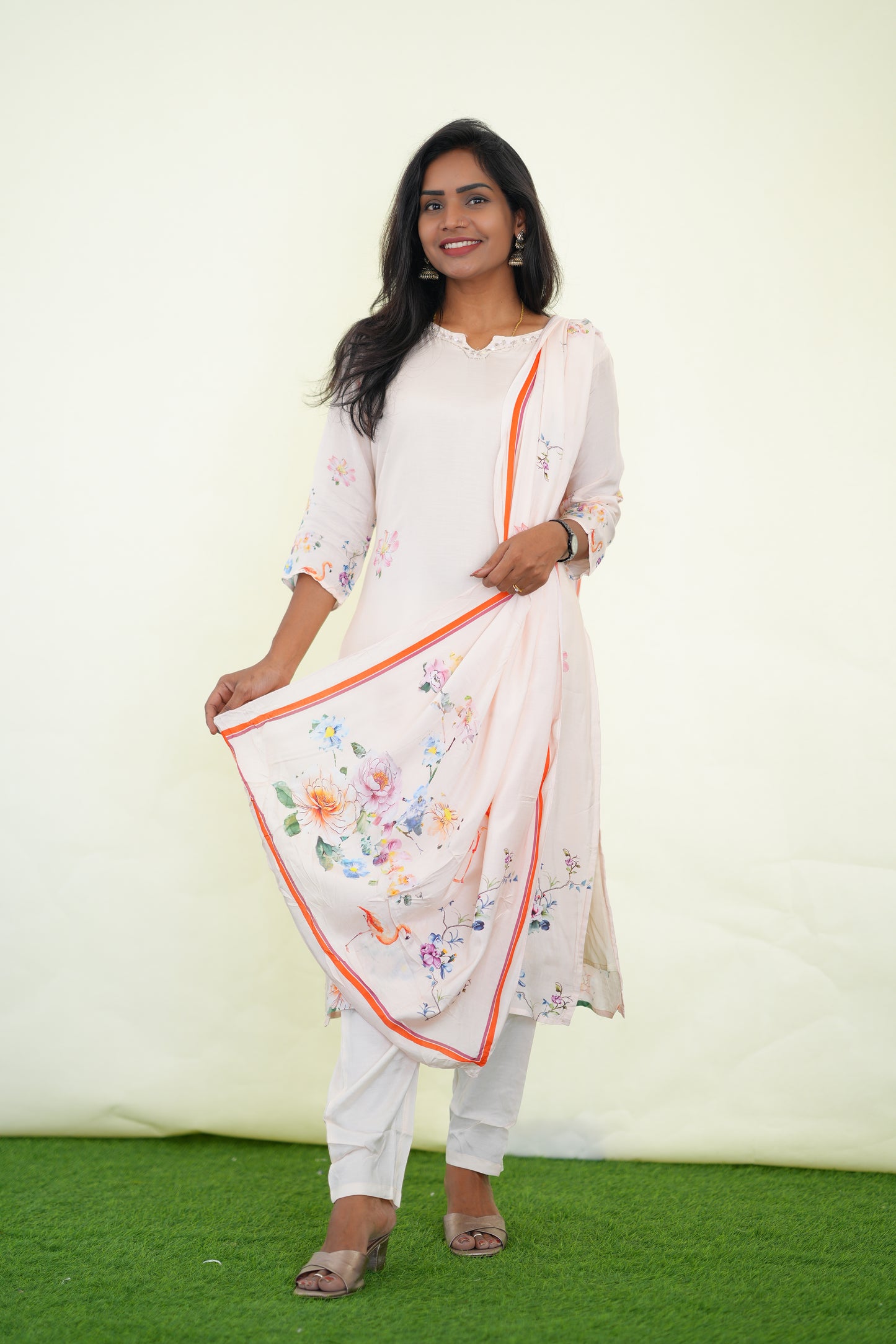 Pink Color Muslin 3 Piece Set With Digital Print and Complete Lining