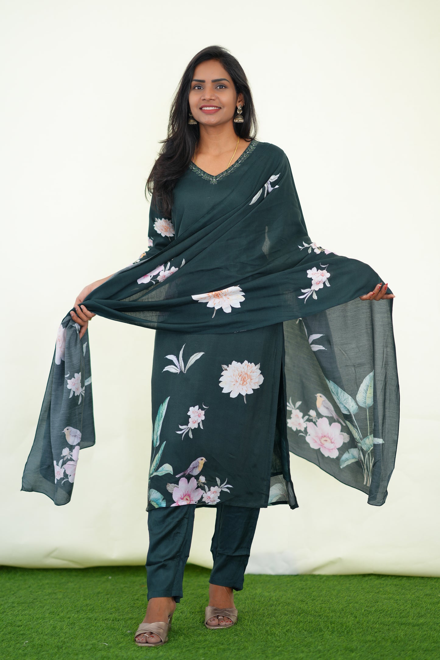 Green Color Muslin 3 Piece Set With Digital Print and Complete Lining