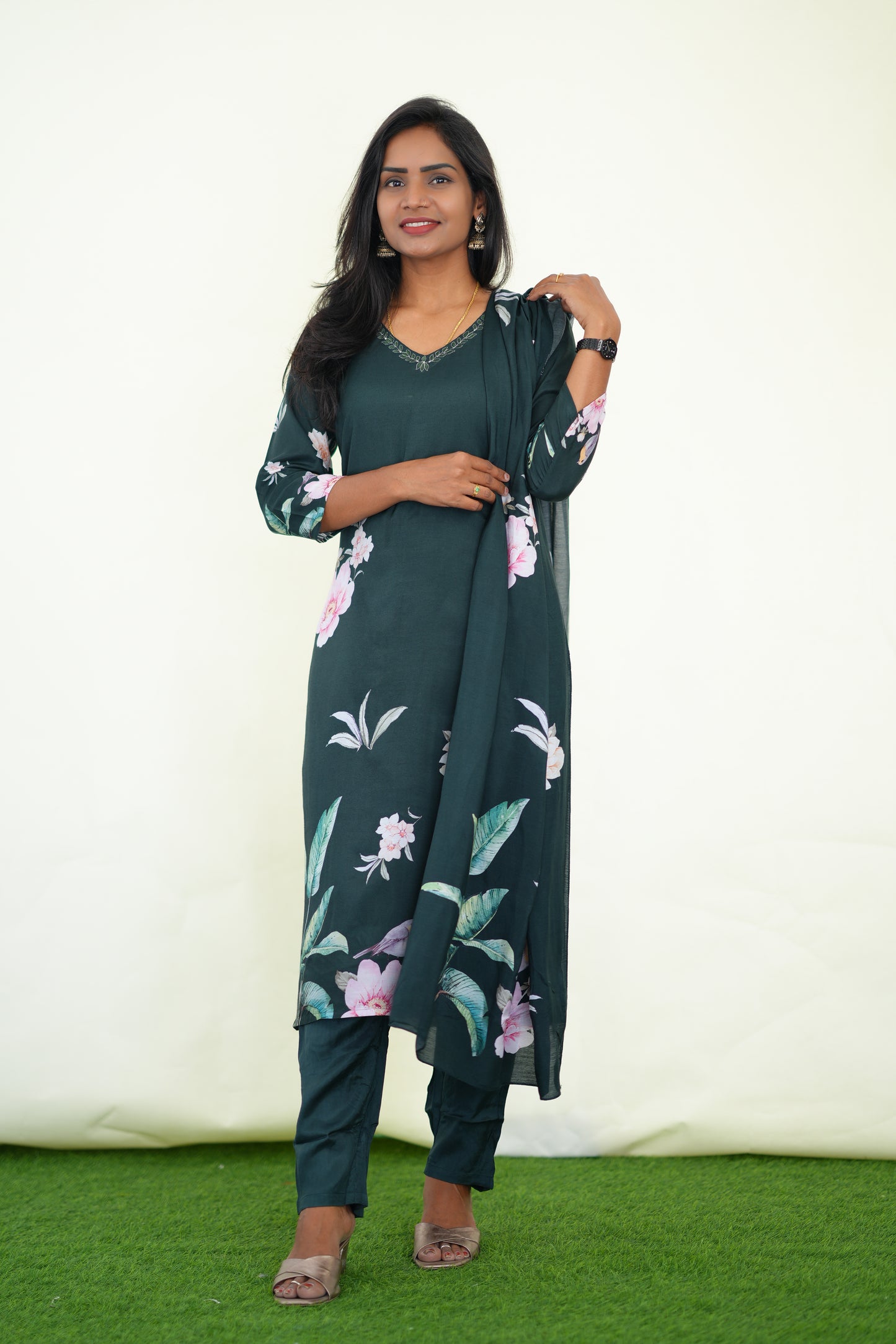 Green Color Muslin 3 Piece Set With Digital Print and Complete Lining