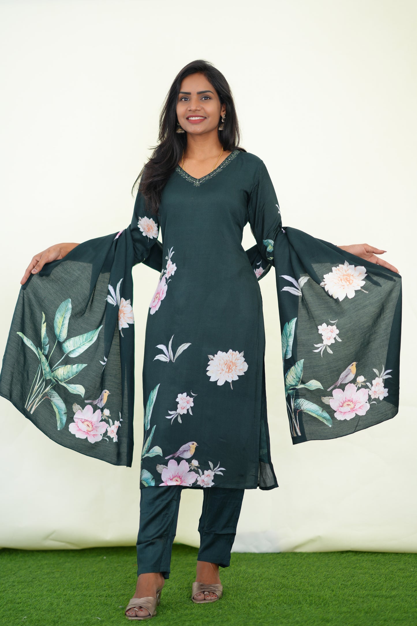 Green Color Muslin 3 Piece Set With Digital Print and Complete Lining