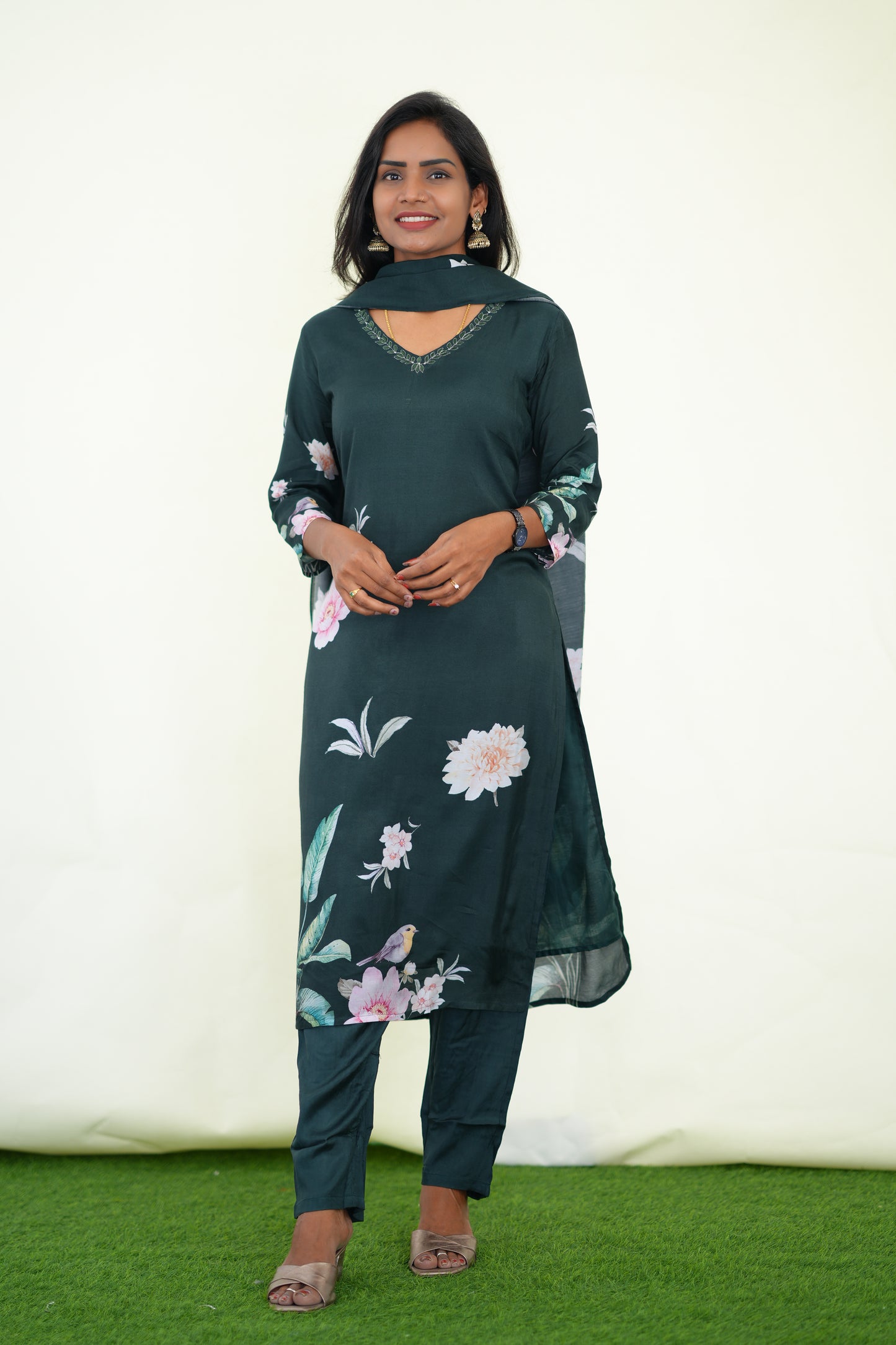 Green Color Muslin 3 Piece Set With Digital Print and Complete Lining