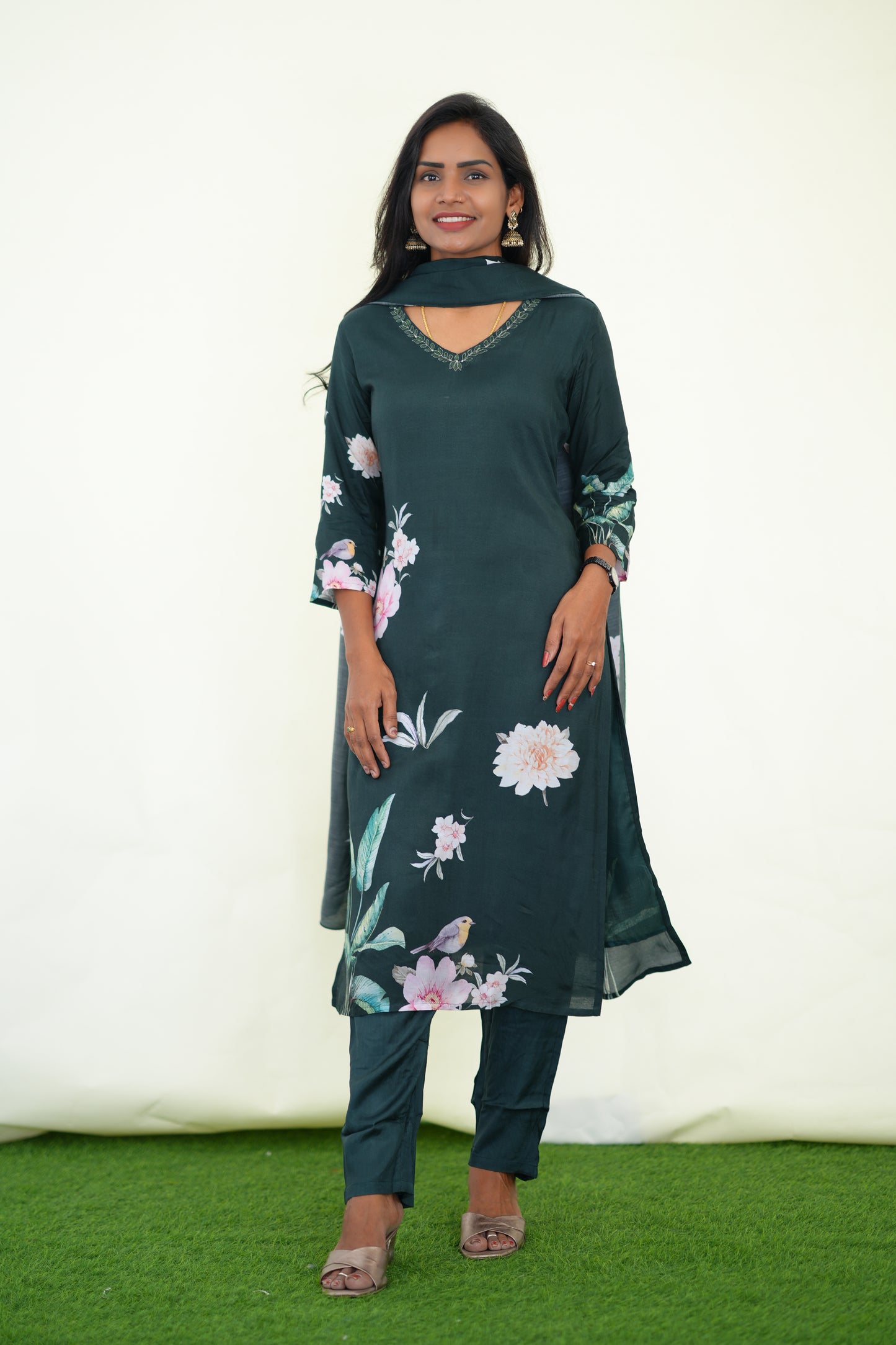 Green Color Muslin 3 Piece Set With Digital Print and Complete Lining