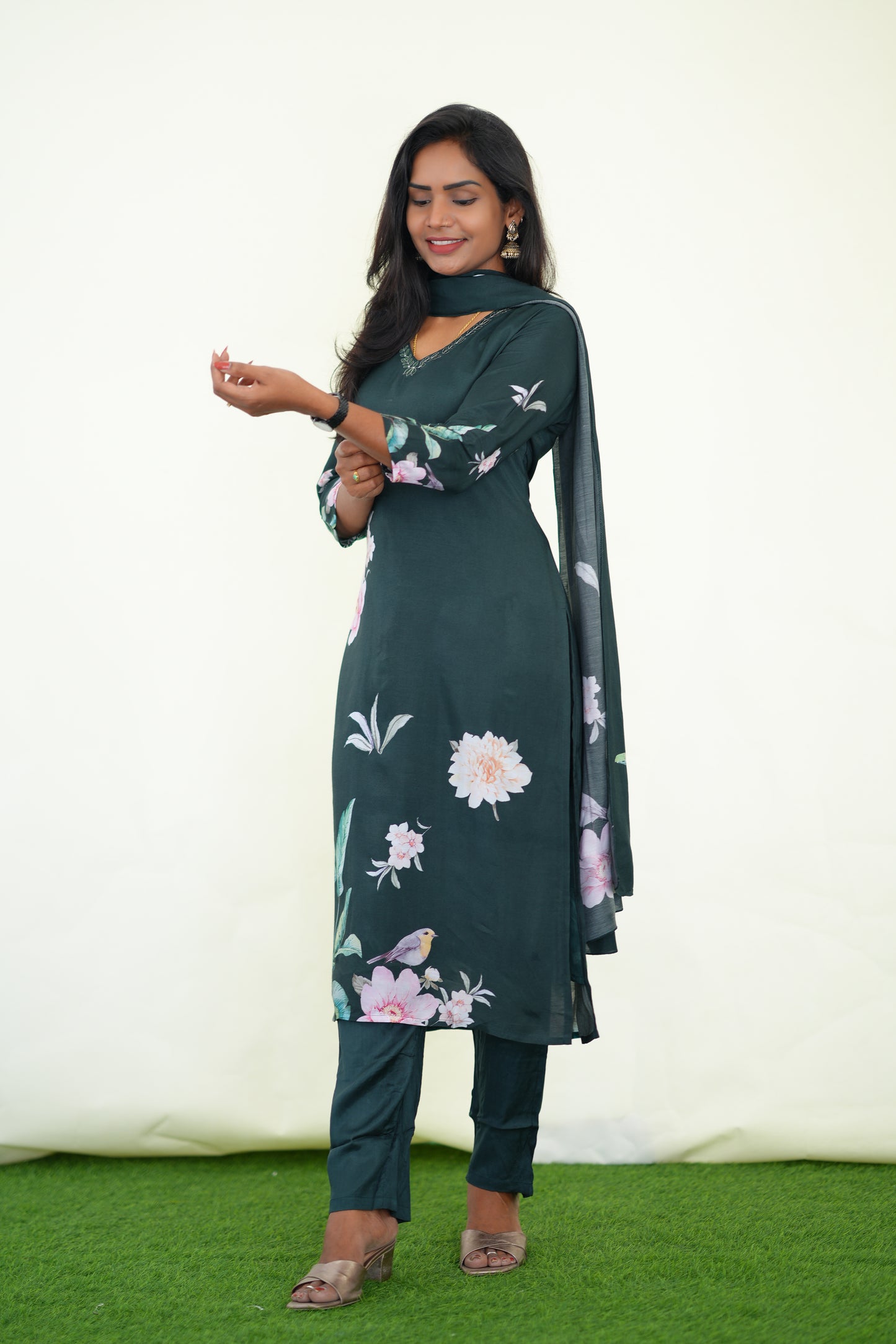Green Color Muslin 3 Piece Set With Digital Print and Complete Lining