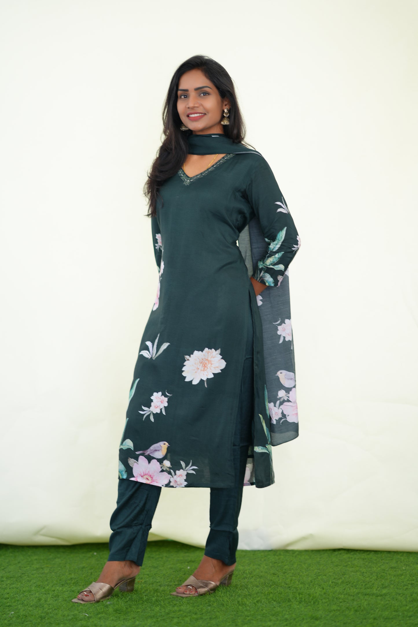 Green Color Muslin 3 Piece Set With Digital Print and Complete Lining