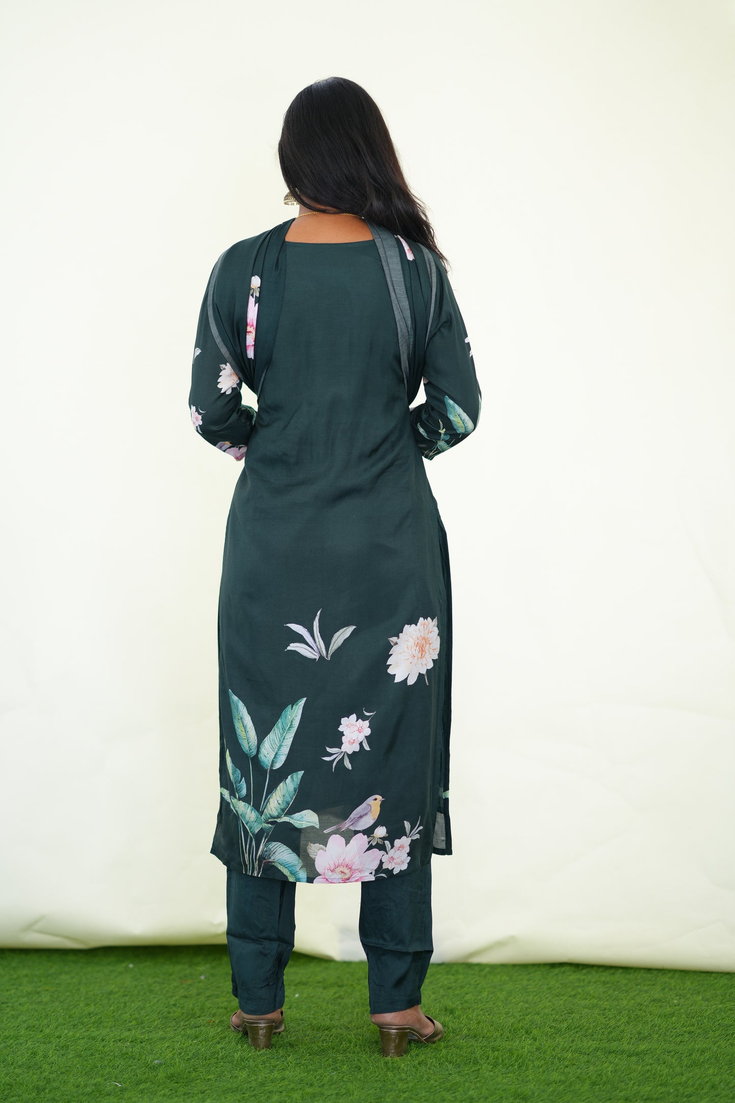 Green Color Muslin 3 Piece Set With Digital Print and Complete Lining