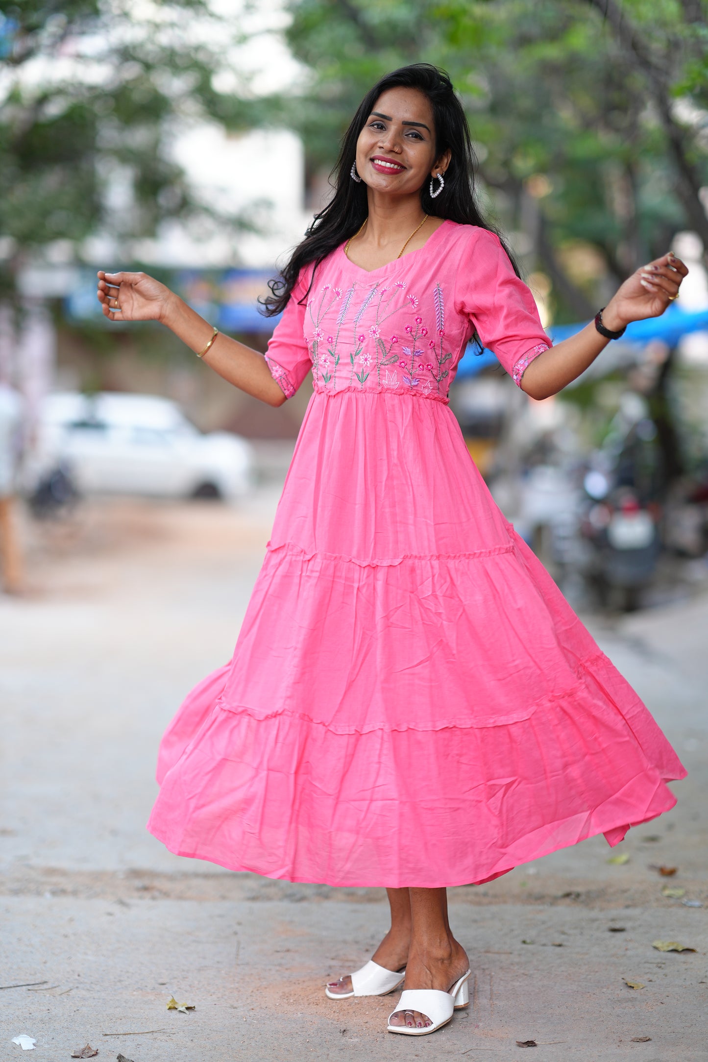 Baby Pink Color Mul Mul Cotton Frok With Thread Work and Complete Lining