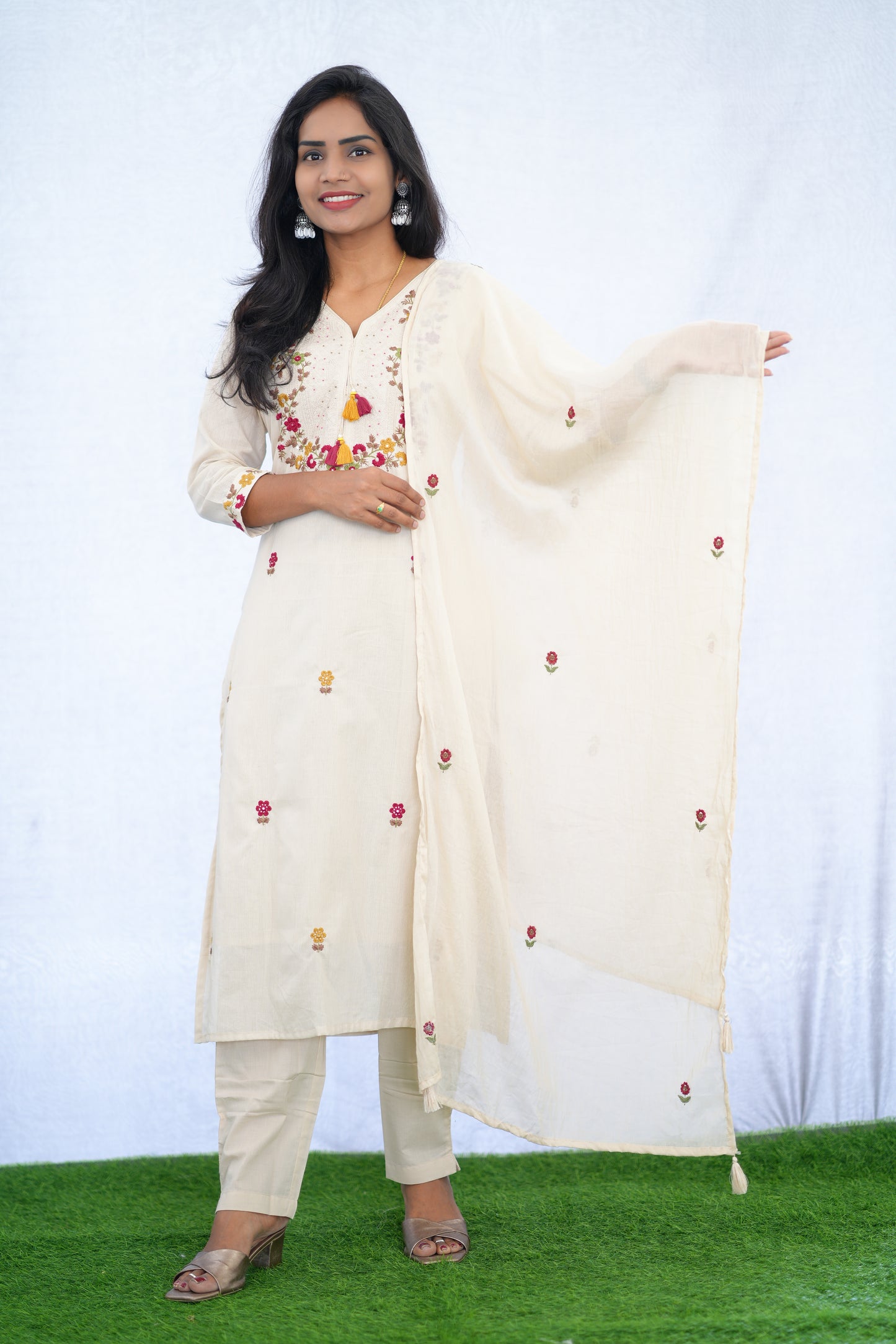 Cream Color Mul Cotton 3 Piece Set With Embroidery work and one Side Lining