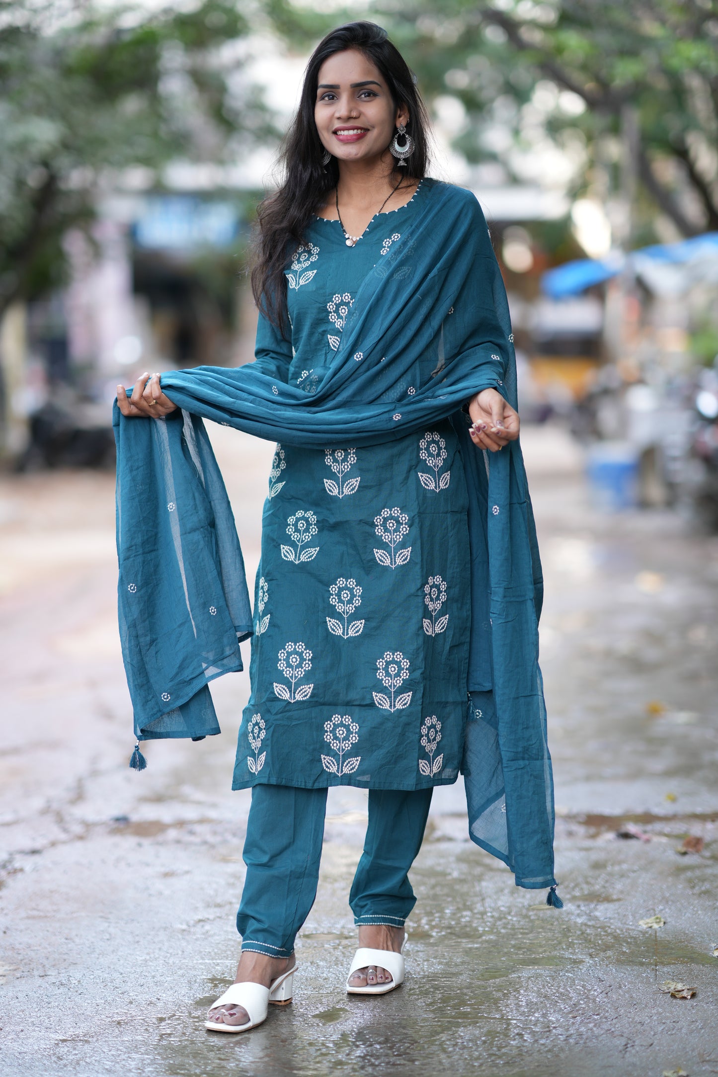 Russian Green Color Mul Cotton 3 Piece Set With Thread Work