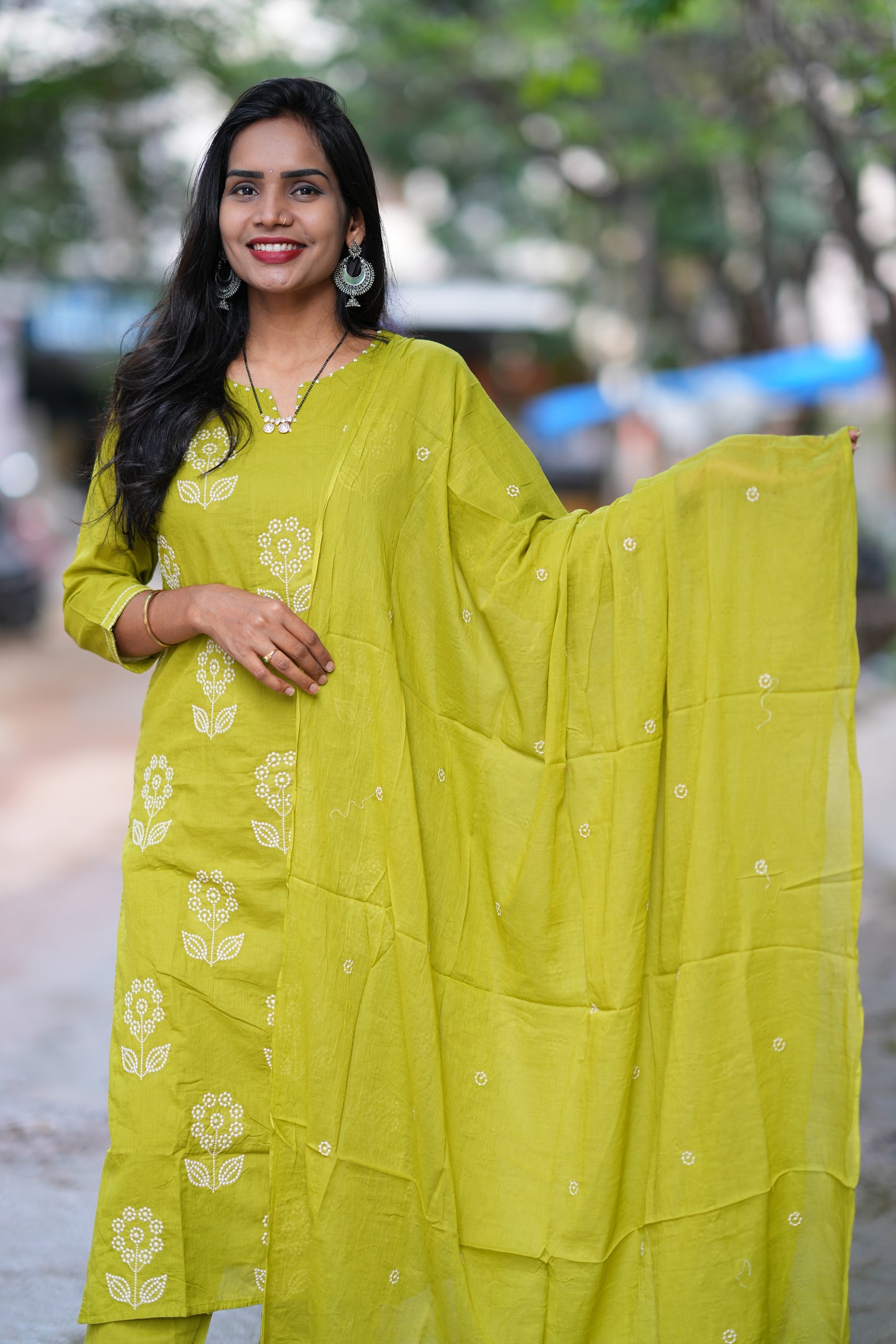 Mehendi Green Color Mul Cotton 3 Piece Set With Thread Work