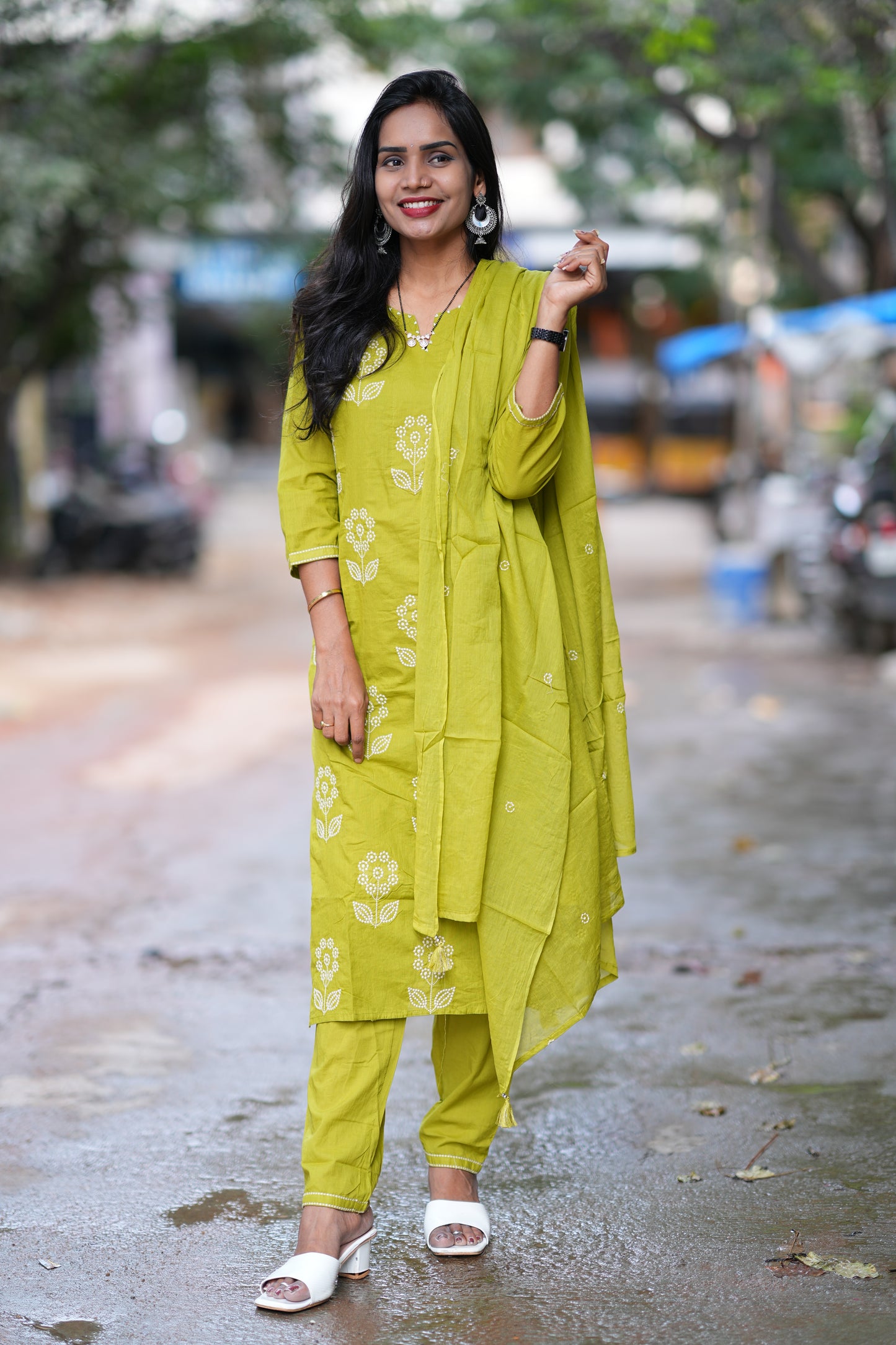 Mehendi Green Color Mul Cotton 3 Piece Set With Thread Work