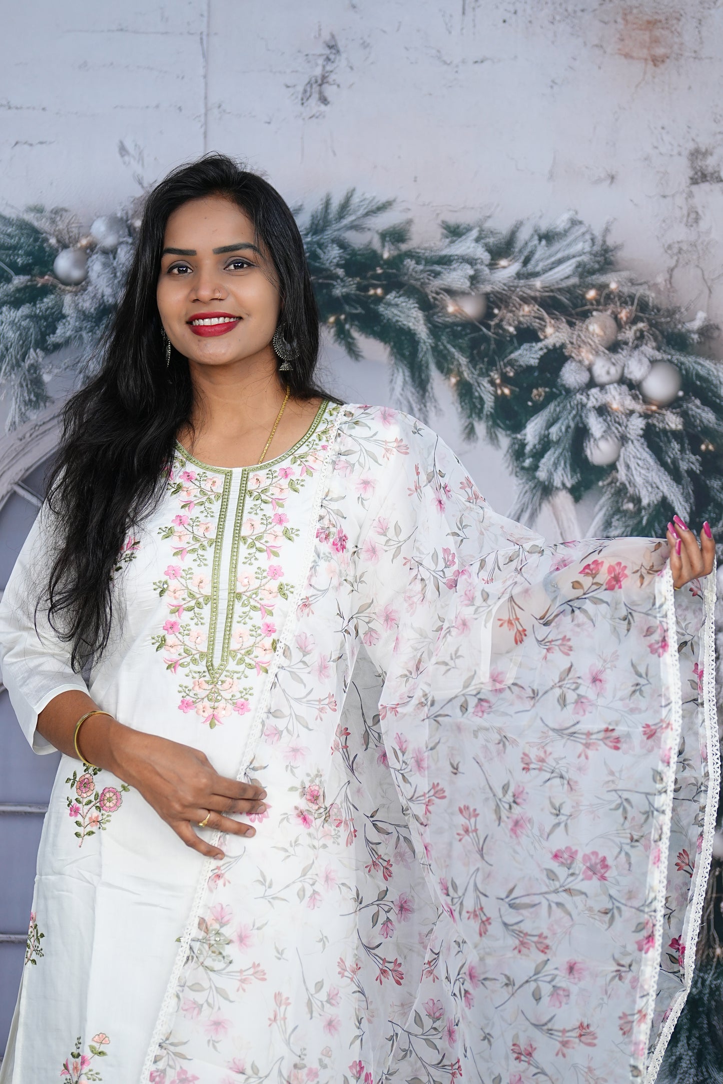 White Color Roman Silk Thread Work 3 Piece Set With Digital Print Organza Duppata