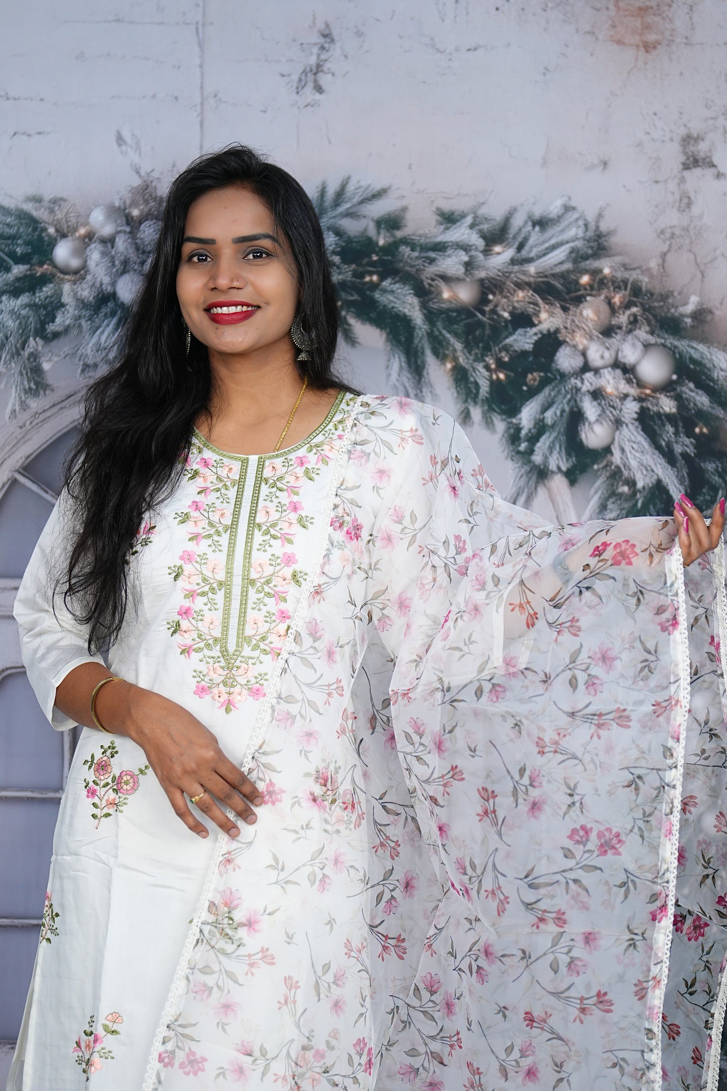 White Color Roman Silk Thread Work 3 Piece Set With Digital Print Organza Duppata