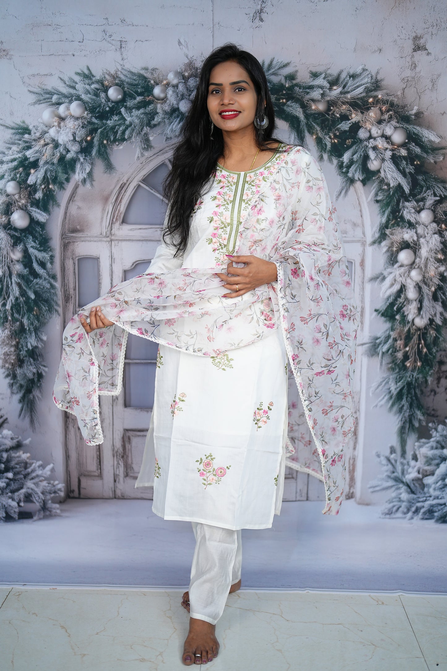 White Color Roman Silk Thread Work 3 Piece Set With Digital Print Organza Duppata