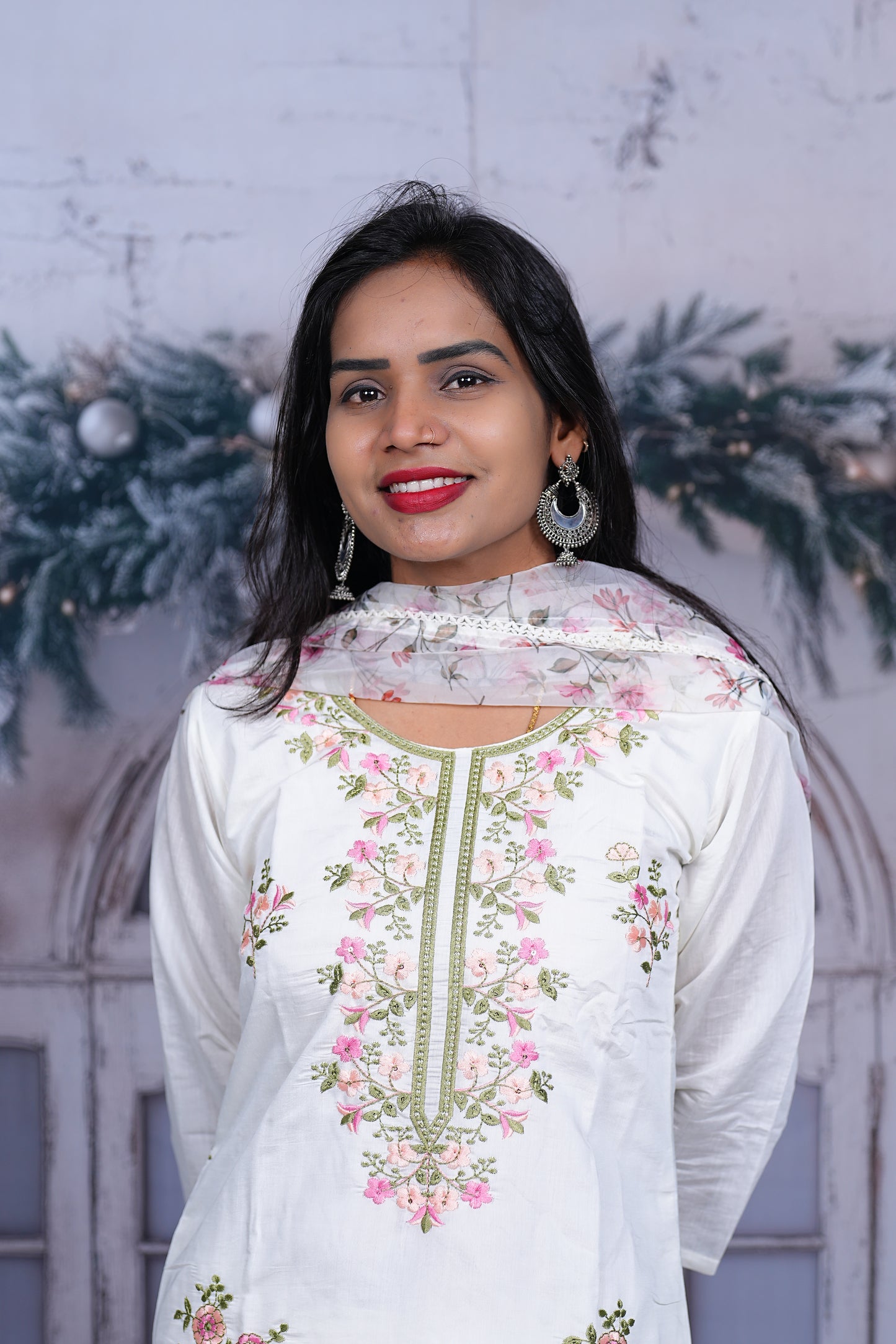 White Color Roman Silk Thread Work 3 Piece Set With Digital Print Organza Duppata