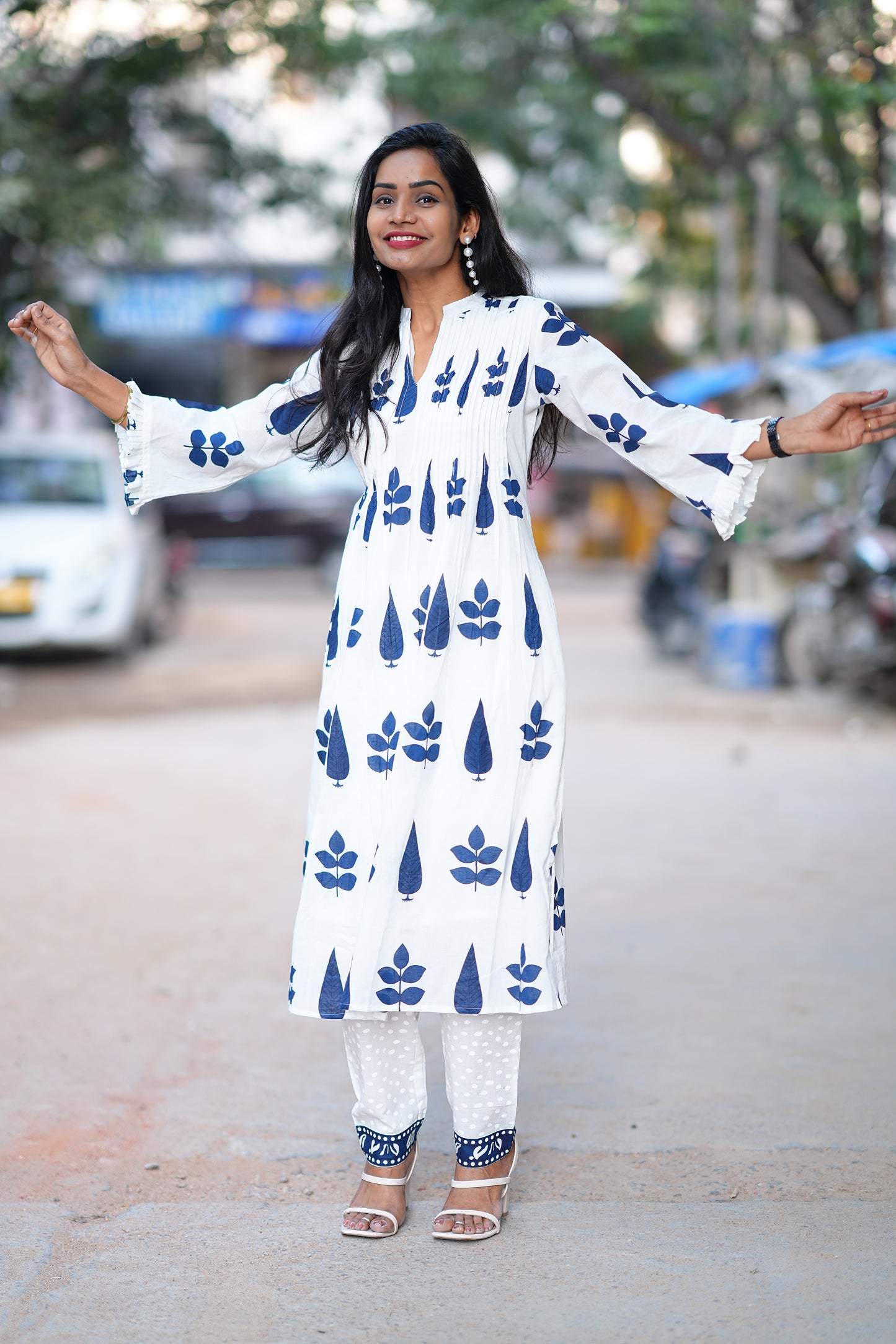 Pure Mul Cotton Cordset With Complete Lining and Stylises Floral Print