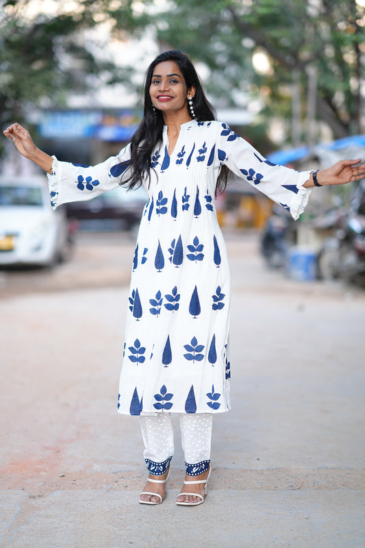 Pure Mul Cotton Cordset With Complete Lining and Stylises Floral Print