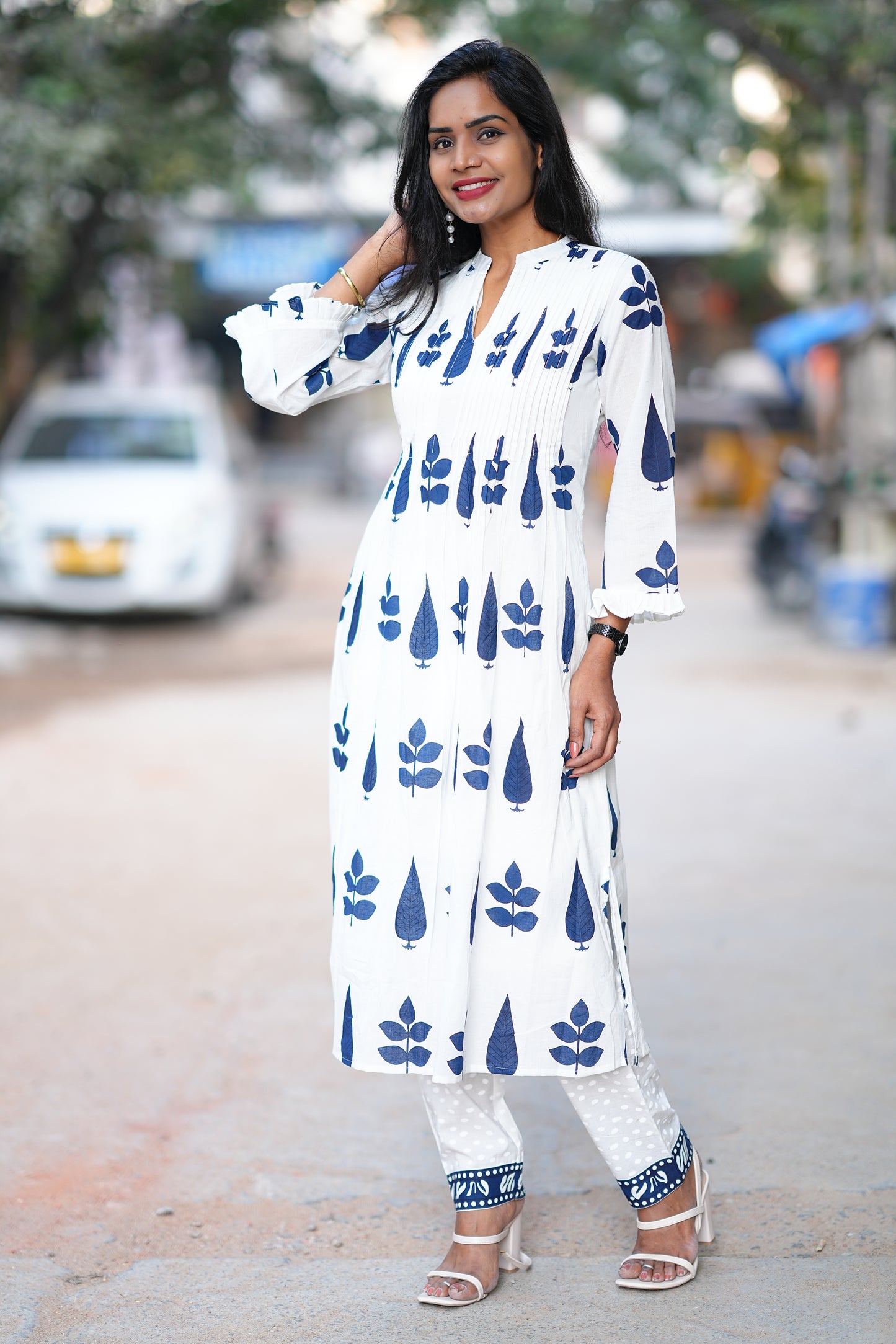 Pure Mul Cotton Cordset With Complete Lining and Stylises Floral Print