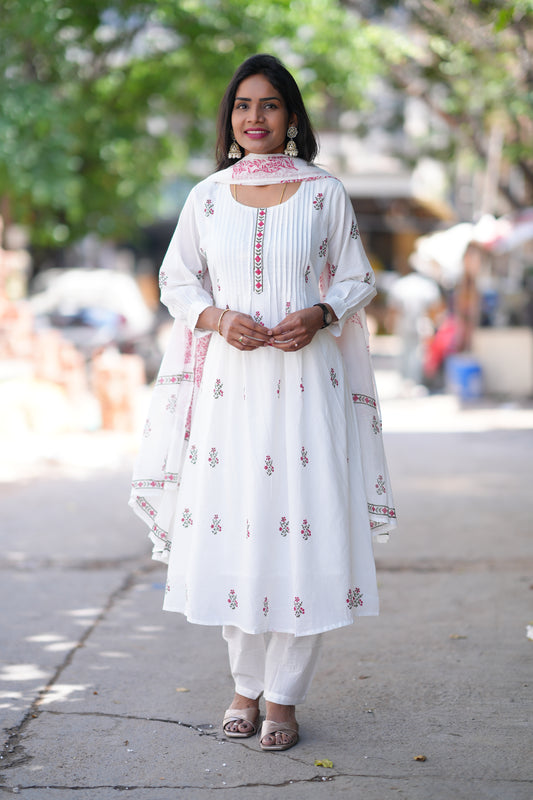 White Color Jaipur Cotton 3 Piece Set With Block Print and Complete Lining