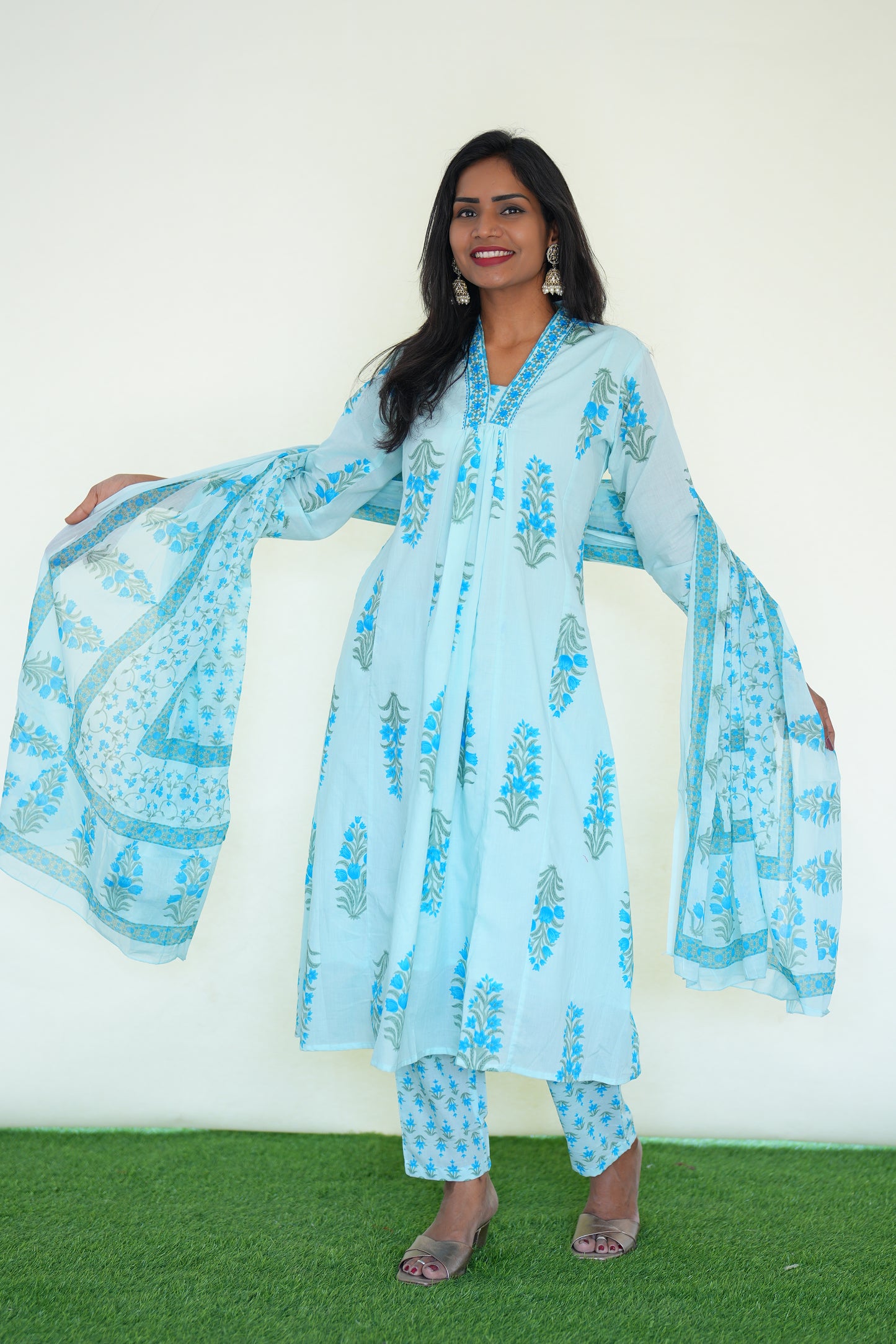 sky blue Color Mul Cotton 3 Piece Set With Sea Blue color Block Print and Complete Lining