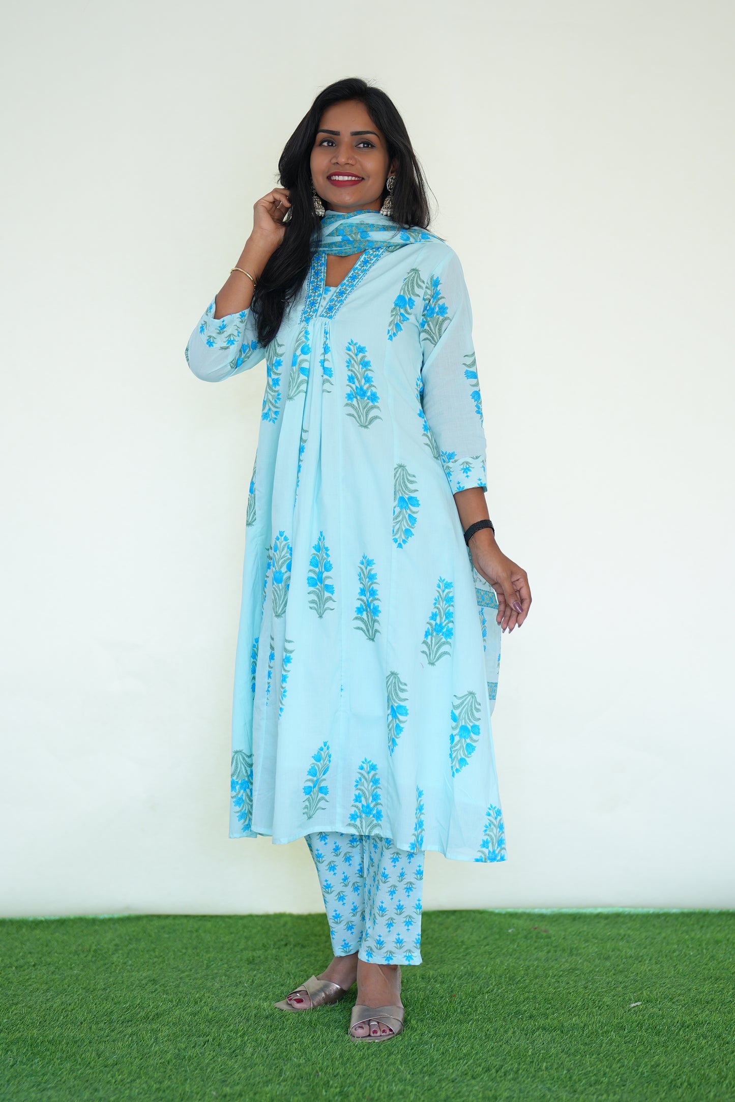 sky blue Color Mul Cotton 3 Piece Set With Sea Blue color Block Print and Complete Lining